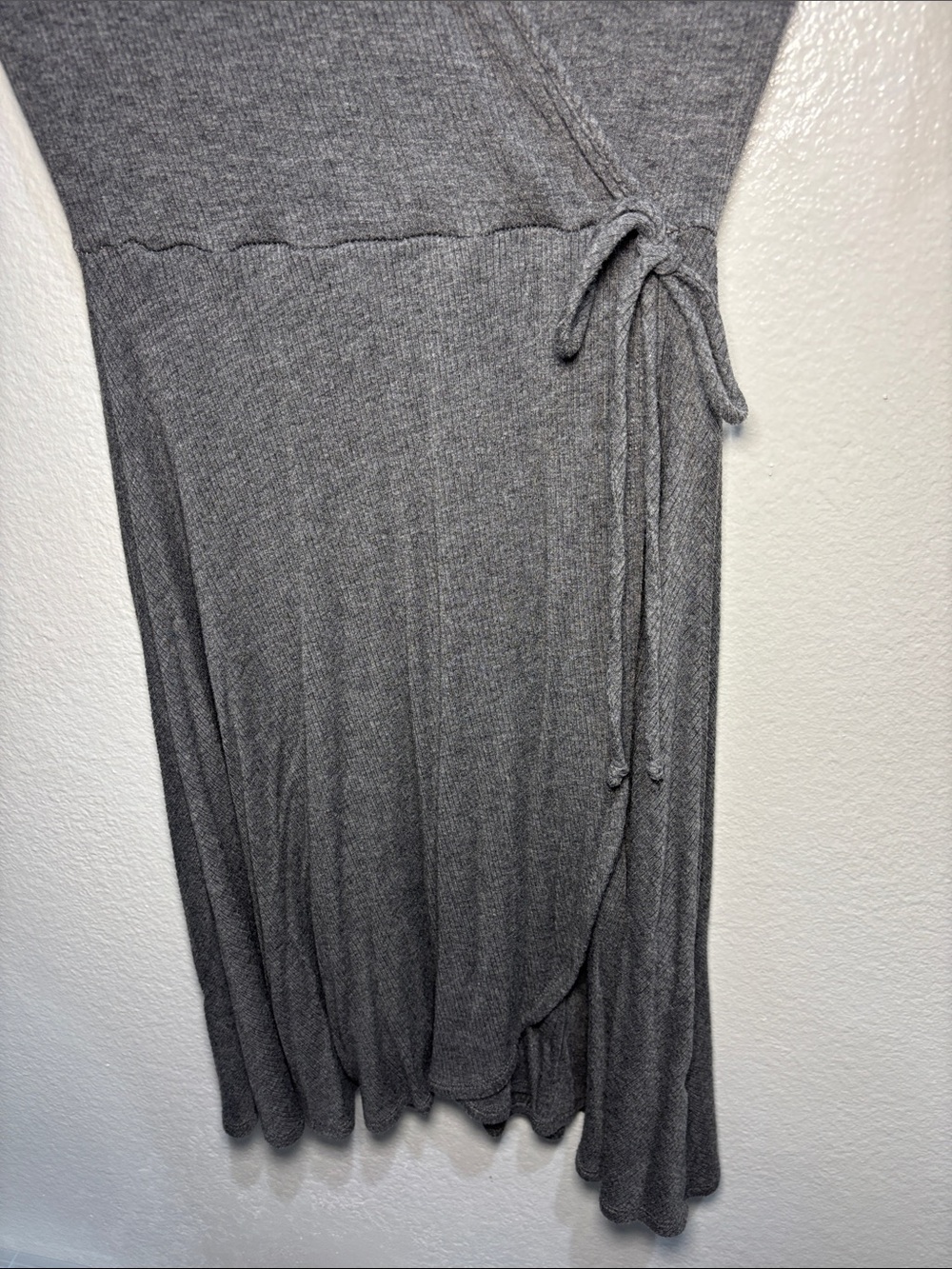boutique Cold-Shoulder Dress in Gray - Picture 4 of 5